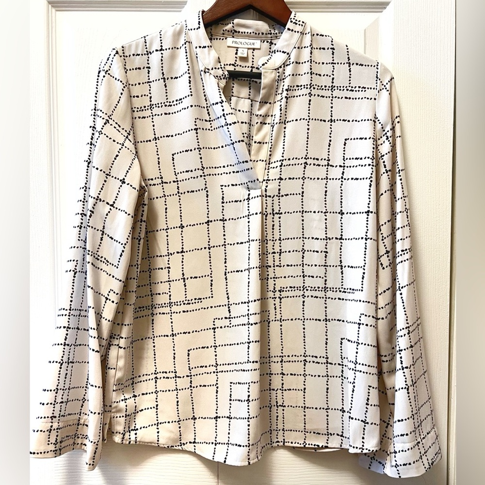 Prologue V Neck Pullover Neutral Ivory Black Blouse Long bell sleeves small